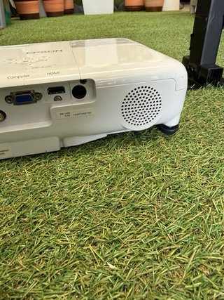 Proyector Epson EB-X05 + Soporte + Pantalla