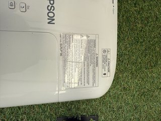 Proyector Epson EB-X05 + Soporte + Pantalla