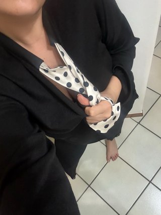Maglioncino nero con pois bianchi
