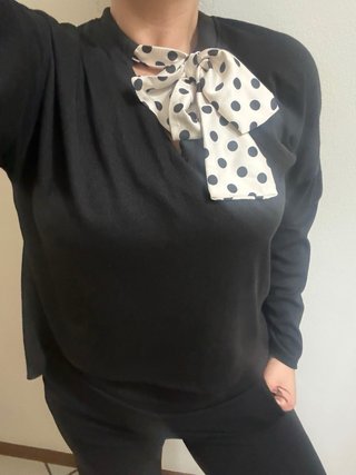 Maglioncino nero con pois bianchi
