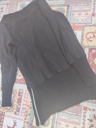Jersey negro largo con cremalleras