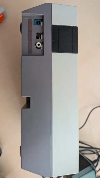 Consola Nintendo NES + 2 mandos + Zapper