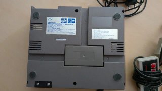 Consola Nintendo NES + 2 mandos + Zapper