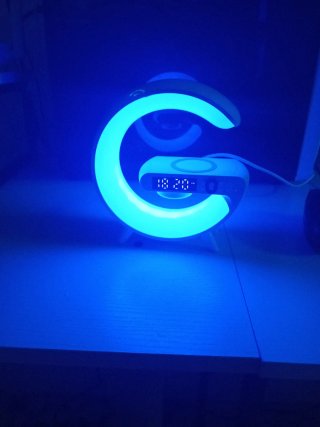 Lámpara G con cargador inalámbrico y hora