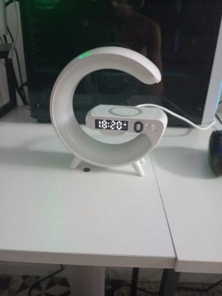 Lámpara G con cargador inalámbrico y hora