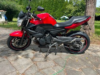 Yamaha XJ6N 600 Naked Roja y Negra