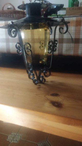 Farol de forja vintage negro y dorado
