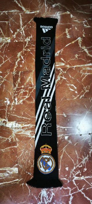 Pack 4 Bufandas Real Madrid + Bandera
