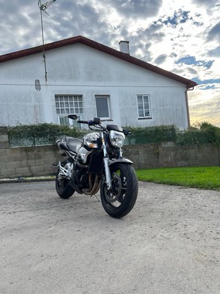 Suzuki GSR 600 Naked Negra