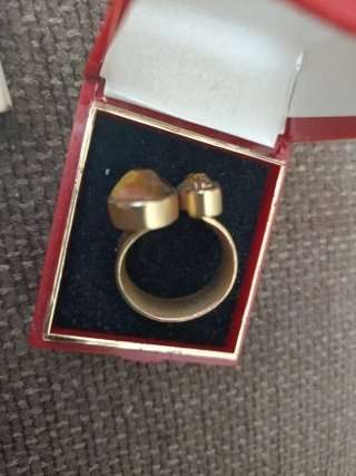 Anillo  con Piedra Marrón y Dorada