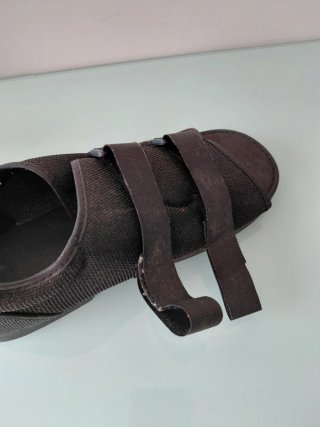 Zapato ortopédico negro ajustable