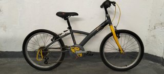 Bici infantil gris y amarilla