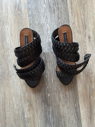 Sandalias Zara Tiras cruzadas detalles  metálicos