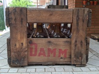Caja Antigua Estrella Damm Completa