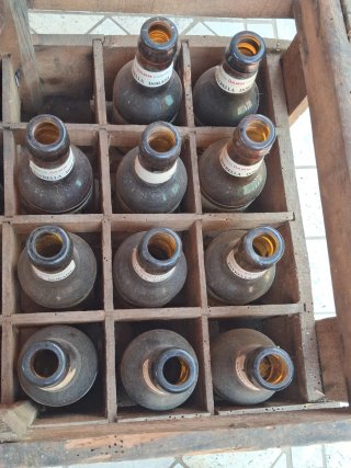 Caja Antigua Estrella Damm Completa