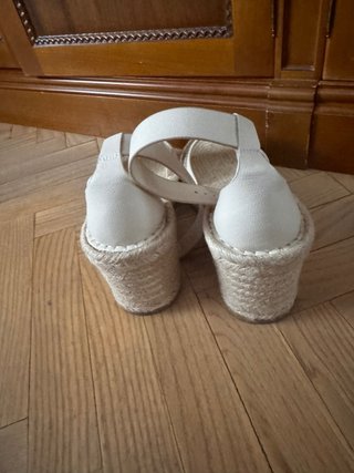 Cuñas de esparto blancas