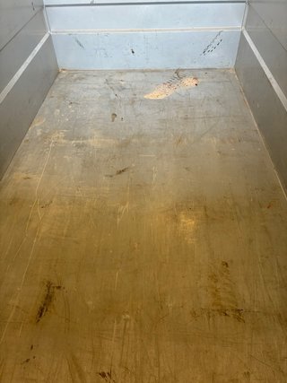 Remolque con caja freno inercia y eje de 900 kg