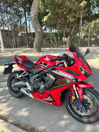 Honda CBR650R Roja - Moto Deportiva