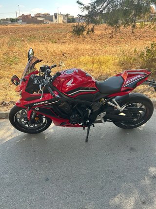 Honda CBR650R Roja - Moto Deportiva
