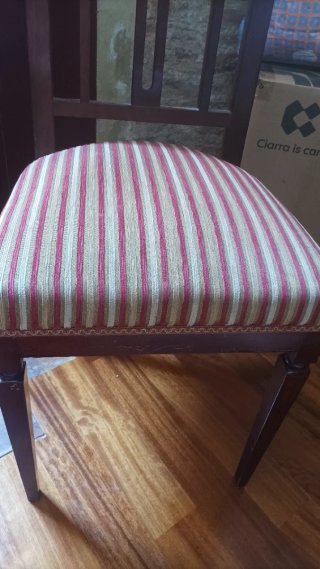 Sillas de comedor de madera y tela