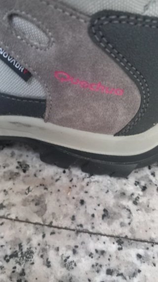 Botas de montaña Quechua grises y rosas