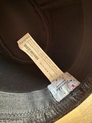 Sombrero Bershka Negro con Plumas
