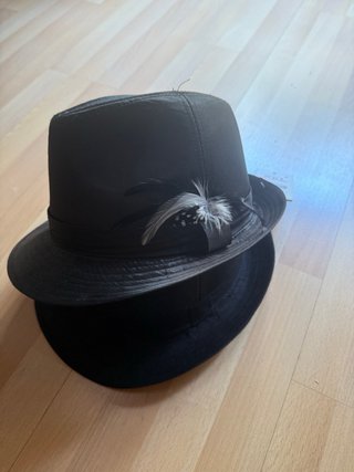 Sombrero Bershka Negro con Plumas