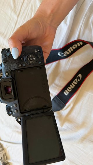 Cámara Canon EOS 77D + Accesorios