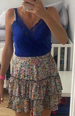 Top azul con encaje Falda en flores