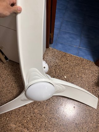 Ventilador de techo blanco