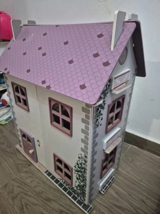 Casa de muñecas de madera