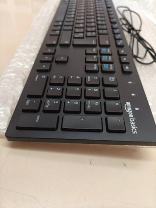 Tastiera con cavo USB Amazon Basics, spagnolo, nero opaco