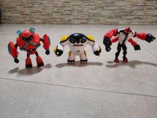 Tartana Ben 10 + 3 Figuras