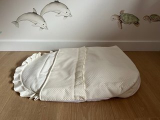Funda para cuco con volantes