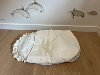 Funda para cuco con volantes