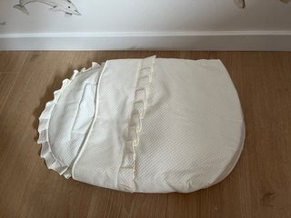 Funda para cuco con volantes