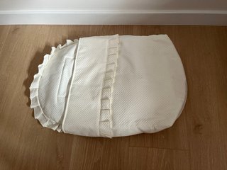 Funda para cuco con volantes
