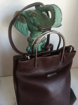 Bolso de piel marrón