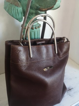 Bolso de piel marrón