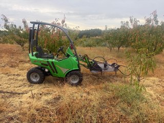 Minicargadora Avant 220