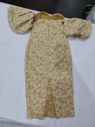 Vestido de fiesta beige y amarillo