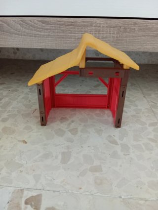 Playmobil establo rojo y marrón