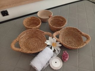 Cestas decorativas de yute y mimbre