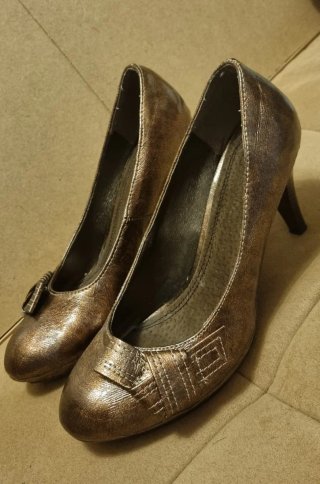 Lote  de Zapatos de tacón MARYPAZ negros y dorados