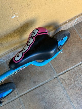 Bicicleta de equilibrio azul para niñ@