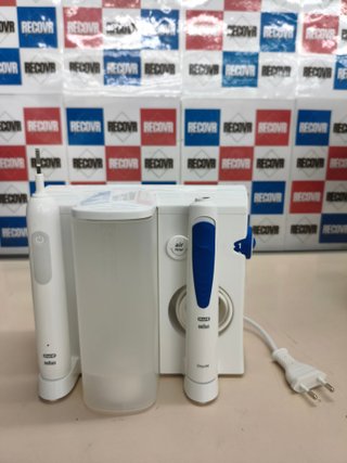 Braun Oral-B Pro 1 con irrigador OxyJet blanco y azul