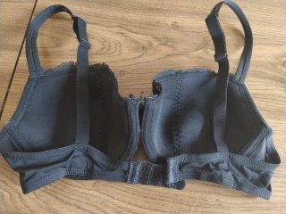 Sujetador negro de encaje con relleno | Talla 95C
