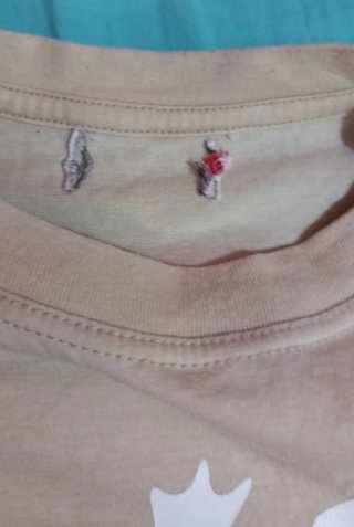 Maglietta beige con stampa bianca