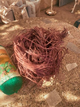 Malla antipájaros y cordeles para huerto