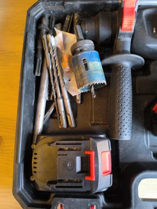 Taladro Percutor Inalámbrico con Batería